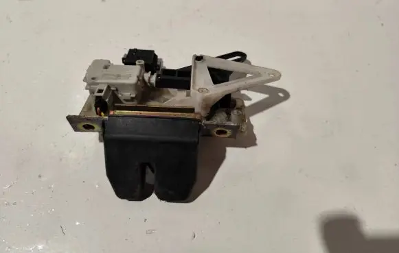 Volvo V70 Tailgate/trunk/boot lock/catch/latch 999065180