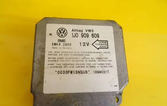 Volkswagen Golf IV Airbag control unit/module 1J0909609