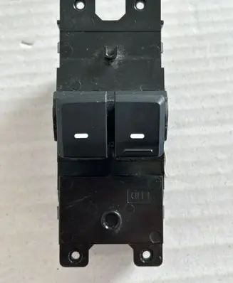 Hyundai i20 Active Electric window control switch 93570C8041 0329 03122019