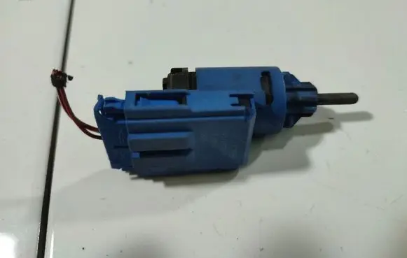 Volkswagen PASSAT B5.5 Brake pedal sensor switch 1J0927189E