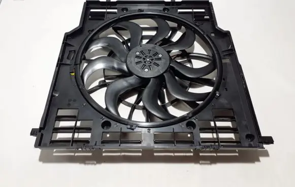 BMW X5 G05 Radiator cooling fan shroud 8589042