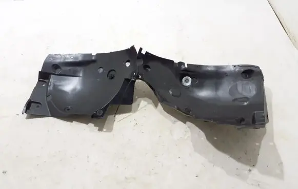 Front wheel arch liner splash guards