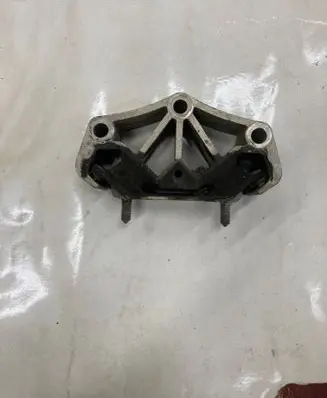 Ford Mustang VI Gearbox mount BR337E373