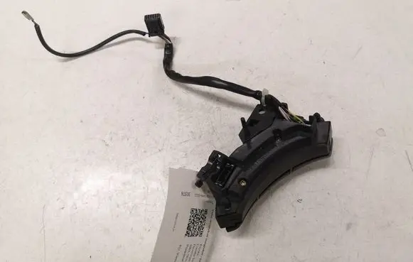 Toyota Corolla Verso AR10 Steering wheel buttons/switches 75B037