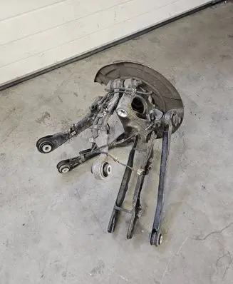 Rear wheel hub spindle/knuckle