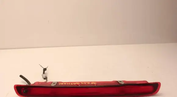 Nissan Qashqai Third/center stoplight