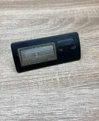Volkswagen PASSAT B3 Rear seat light 357947291