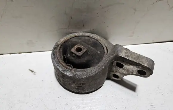 Engine mount bracket
