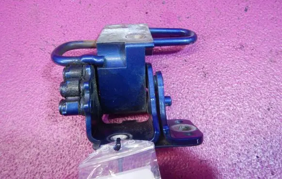Audi A4 S4 B7 8E 8H Front door lower hinge 8E0831412B