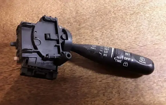Toyota RAV 4 (XA20) Wiper control stalk 1A830173699