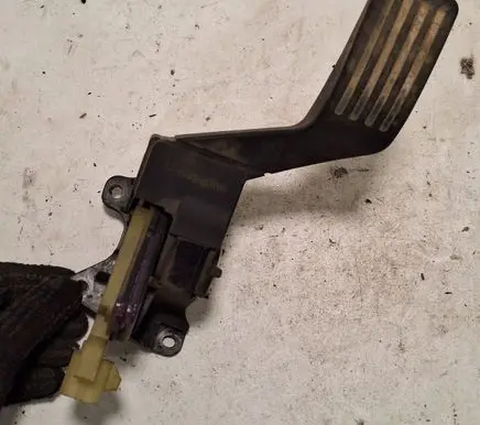 Ford Focus Accelerator throttle pedal 2M519F836AE