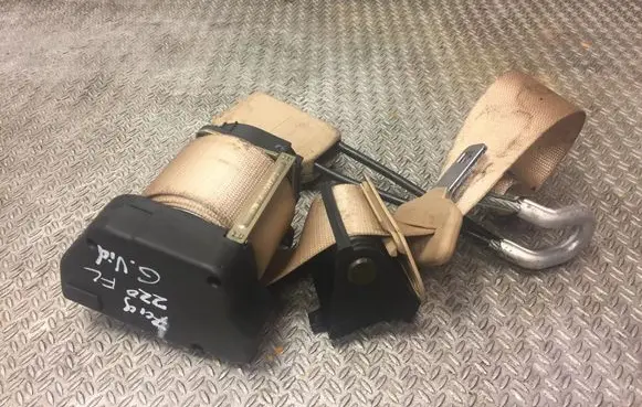 Mercedes-Benz S W220 Middle seatbelt (rear) A2208606785 2208606785