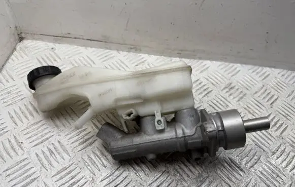 Toyota Corolla Verso AR10 Master brake cylinder 472010F032 472200F010