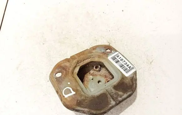 Front bumper mounting bracket