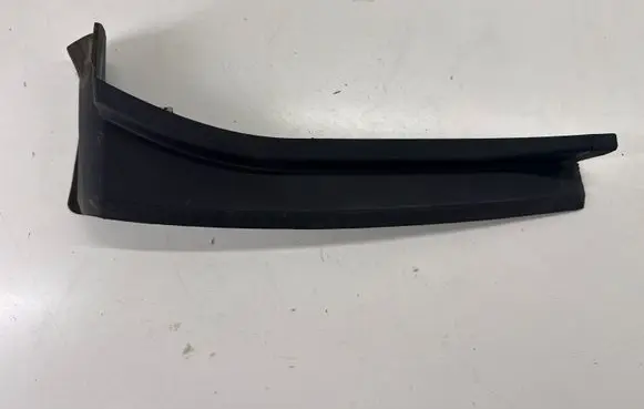 Ford Bronco Rear/tail light trim molding M1PB13N553 M1PZ13K405A