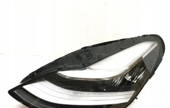 Tesla Model 3 Headlight/headlamp 1077375