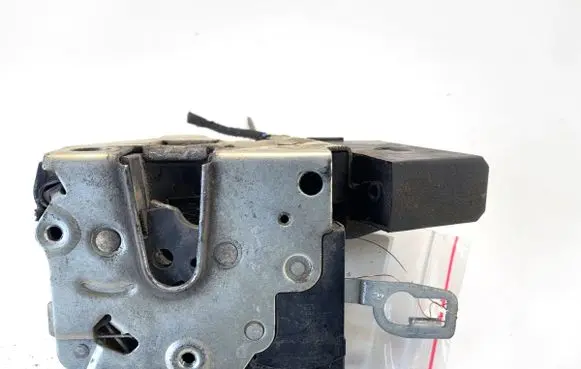 BMW 3 E36 Front door lock 