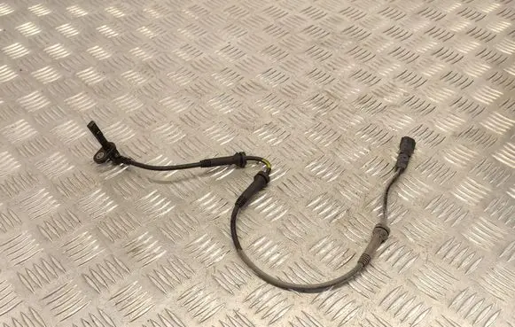 Dacia Sandero ABS brake wheel speed sensor 479104225R 10071155973