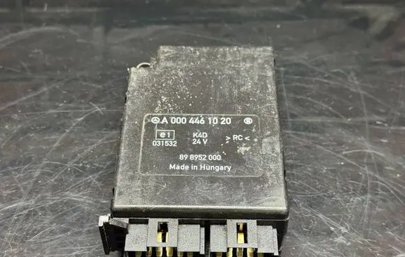 Mercedes-Benz Vario Engine control unit/module A0004461020 031532 898952000