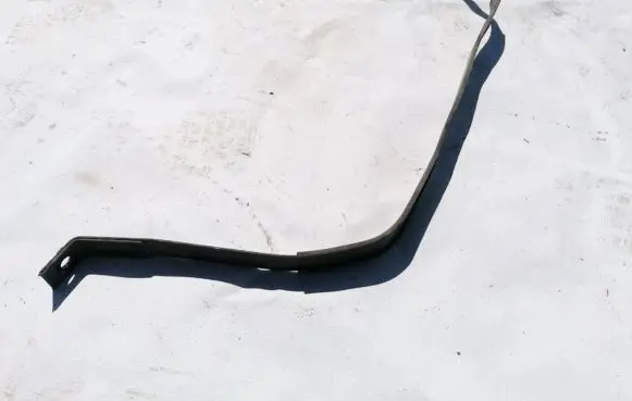 Fuel tank mounting bracket