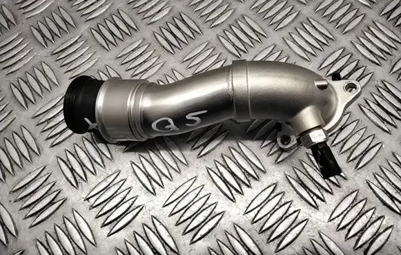 Audi Q5 SQ5 EGR valve line/pipe/hose 05L131525A