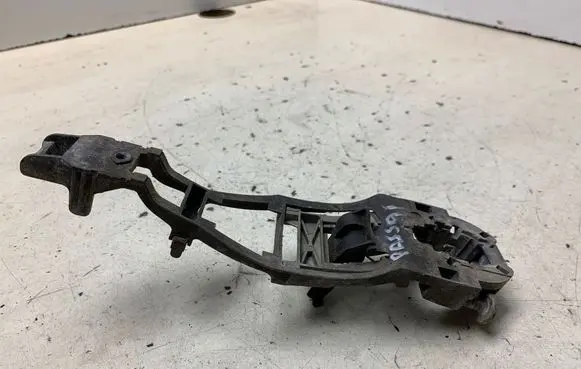 Volkswagen PASSAT B5 Front door exterior handle 3B0837885