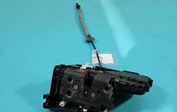 Volvo V70 Front door lock 31253673 IMPRK1563240