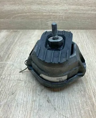 BMW 5 E60 E61 Engine mount bracket 6770726 150346