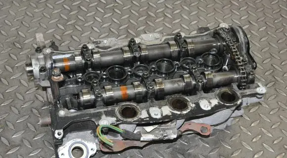 Land Rover Discovery 4 - LR4 Engine head PM9X2Q609CA