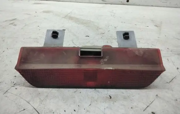 Toyota RAV 4 (XA20) Third/center stoplight E139798