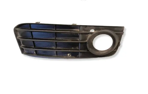 Audi A4 S4 B8 8K Front fog light trim/grill 8K0807682