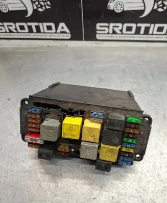 Mercedes-Benz C W203 Fuse module 2039060005 5DK00848557