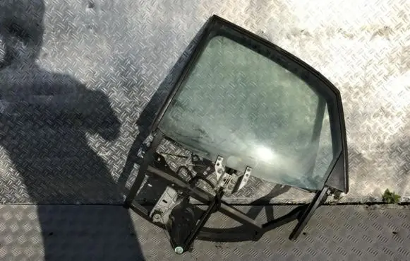 Audi 80 90 S2 B4 Rear door window/glass frame 