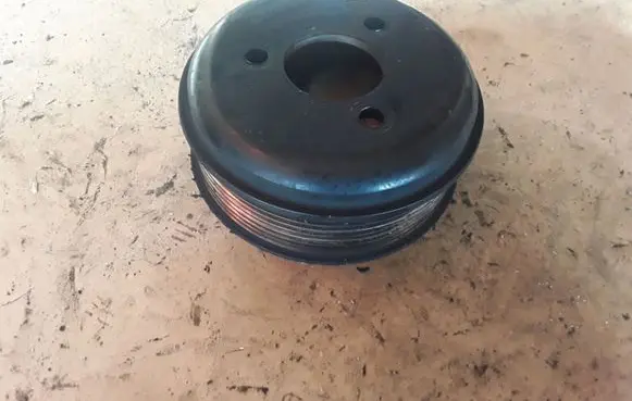 Land Rover Discovery 3 - LR3 Water pump pulley 4H2Q8610BC PQS500280 6CM321H