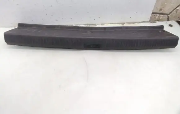 Trunk/boot sill cover protection