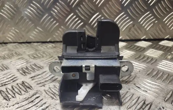 Volkswagen Touran I Tailgate/trunk/boot lock/catch/latch