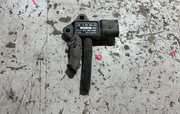 Audi A6 Allroad C6 Exhaust gas pressure sensor 0281002711 07Z906051A 090514T1902E