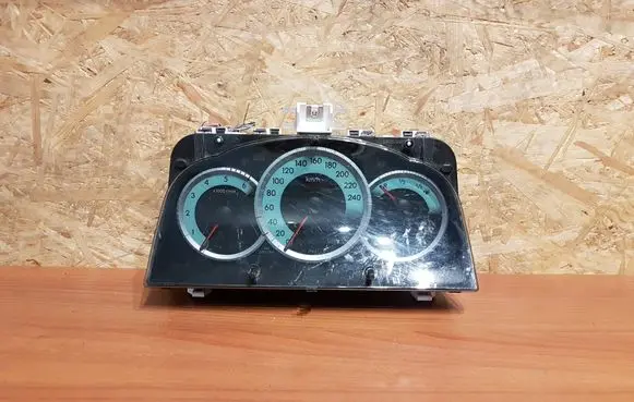 Toyota Corolla Verso E121 Speedometer (instrument cluster) 1044 838000F091