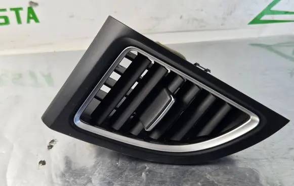 Honda CR-V Dash center air vent grill E9355131100