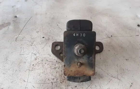 KIA Sorento Engine mount bracket 218123E150