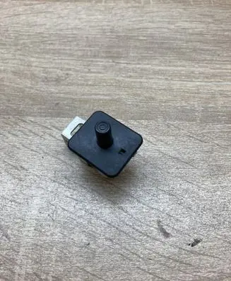 Mercedes-Benz E W211 Front door sensor 2028209410