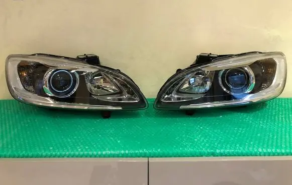 Volvo S60 Headlights/headlamps set 31420261 89908941 31420262