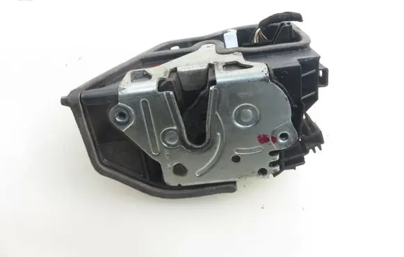 BMW X3 E83 Front door lock 7202143