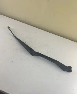 Toyota RAV 4 (XA20) Front wiper blade arm