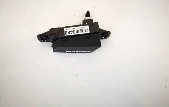 Passenger airbag on/off switch