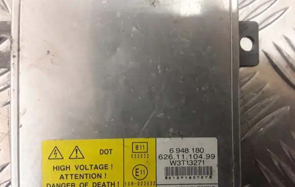 Volvo XC70 Headlight ballast module Xenon 6948180 6261110499 W3T13271