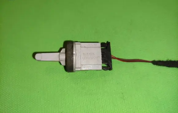 Volkswagen Caddy Interior temperature sensor 1K0907543A