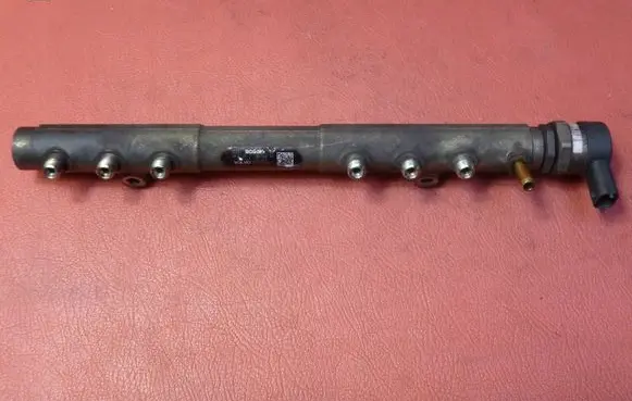 Volvo V70 Fuel main line pipe 0445215023