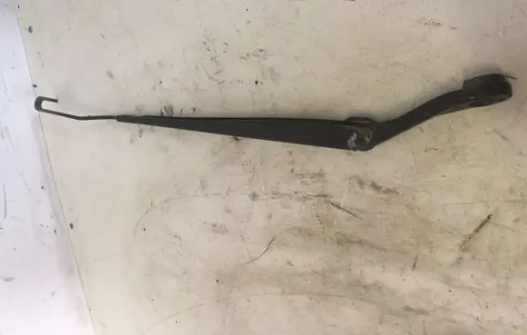 Nissan Primera Front wiper blade arm 80008647