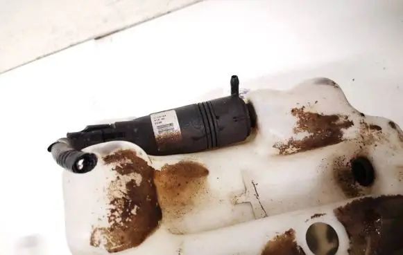 Cadillac SRX Windscreen/windshield washer pump